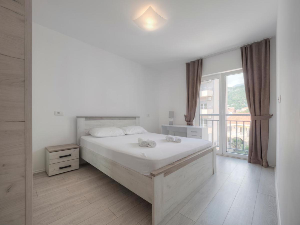Family Three Bedroom Apartment Brando Будва Екстер'єр фото