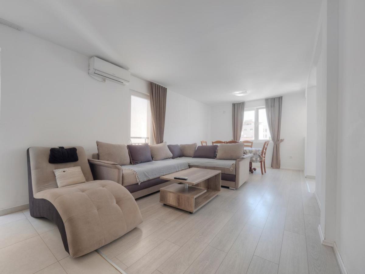Family Three Bedroom Apartment Brando Будва Екстер'єр фото